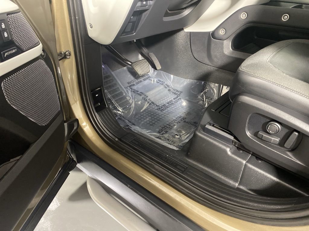 Used 2021 Land Rover Defender 110 SE image 23