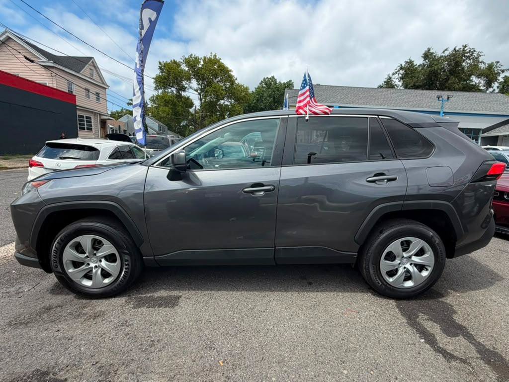 Used 2022 Toyota RAV4 LE AWD/4WD image 10