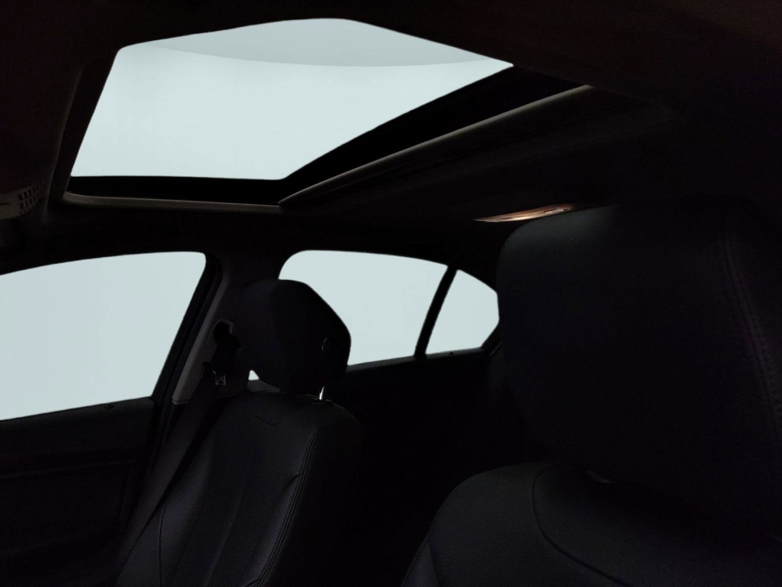 Used 2017 BMW 320i xDrive Sedan image 13