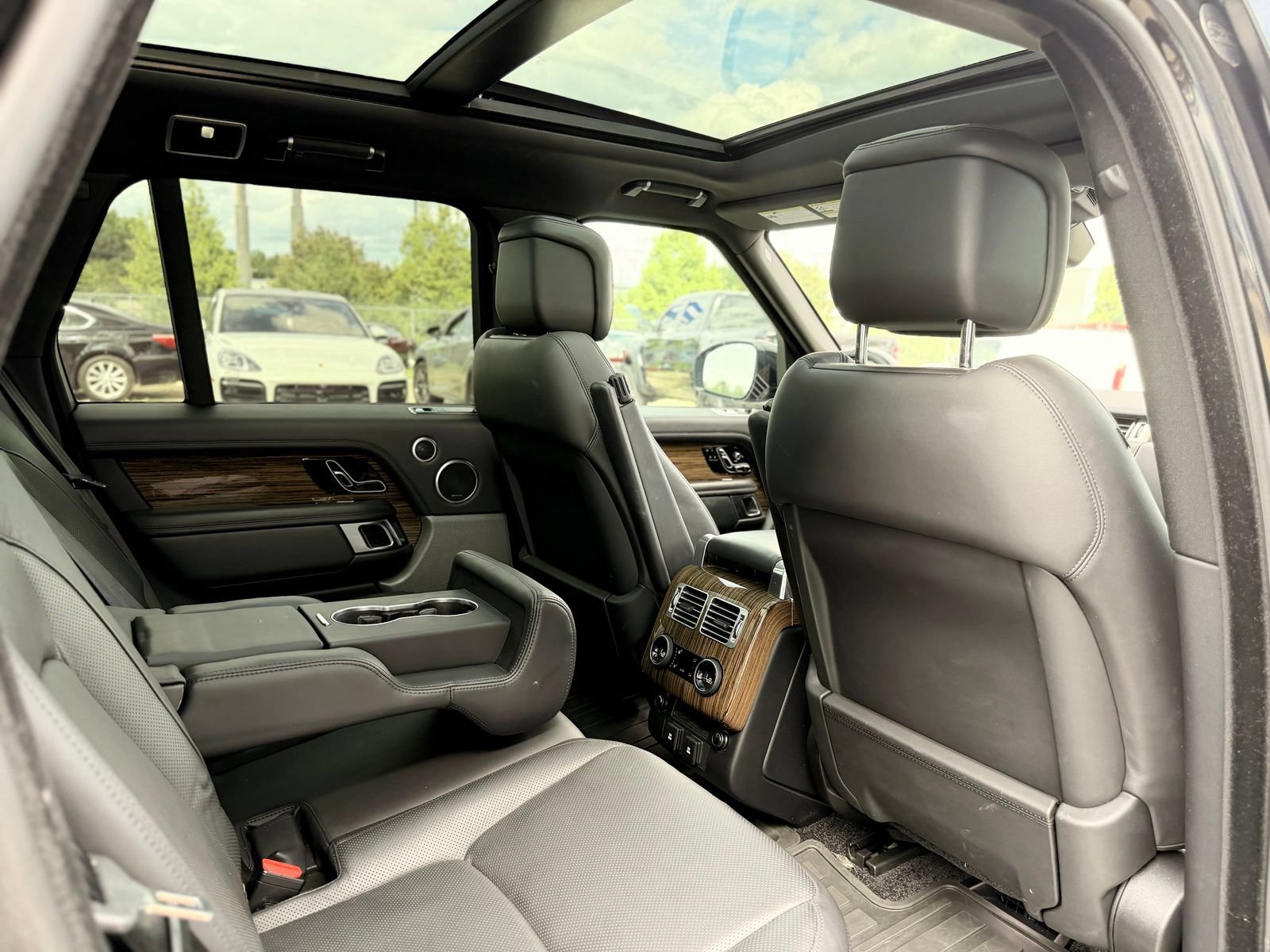 Used 2018 Land Rover Range Rover Supercharged AWD/4WD image 25