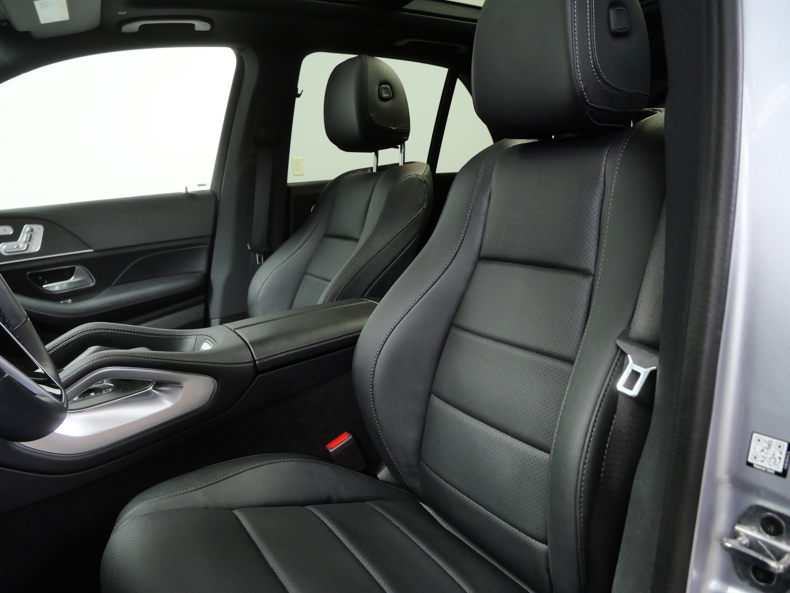 Certified 2025 Mercedes-Benz GLE 450e 4MATIC w/ AMG Line Exterior image 16
