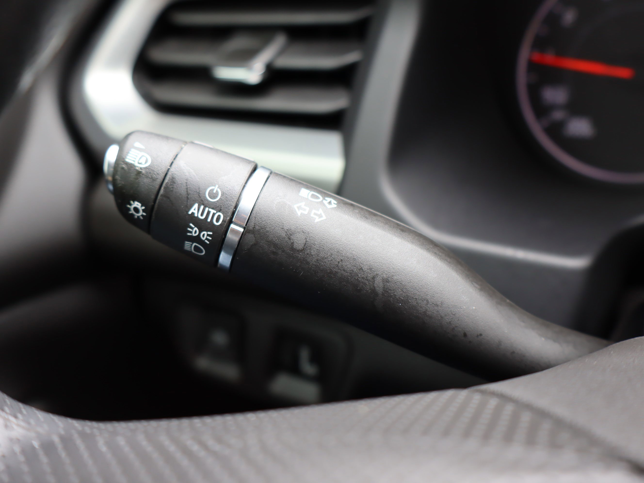 Certified 2023 GMC Acadia SLE w/ Driver Convenience Package image 21