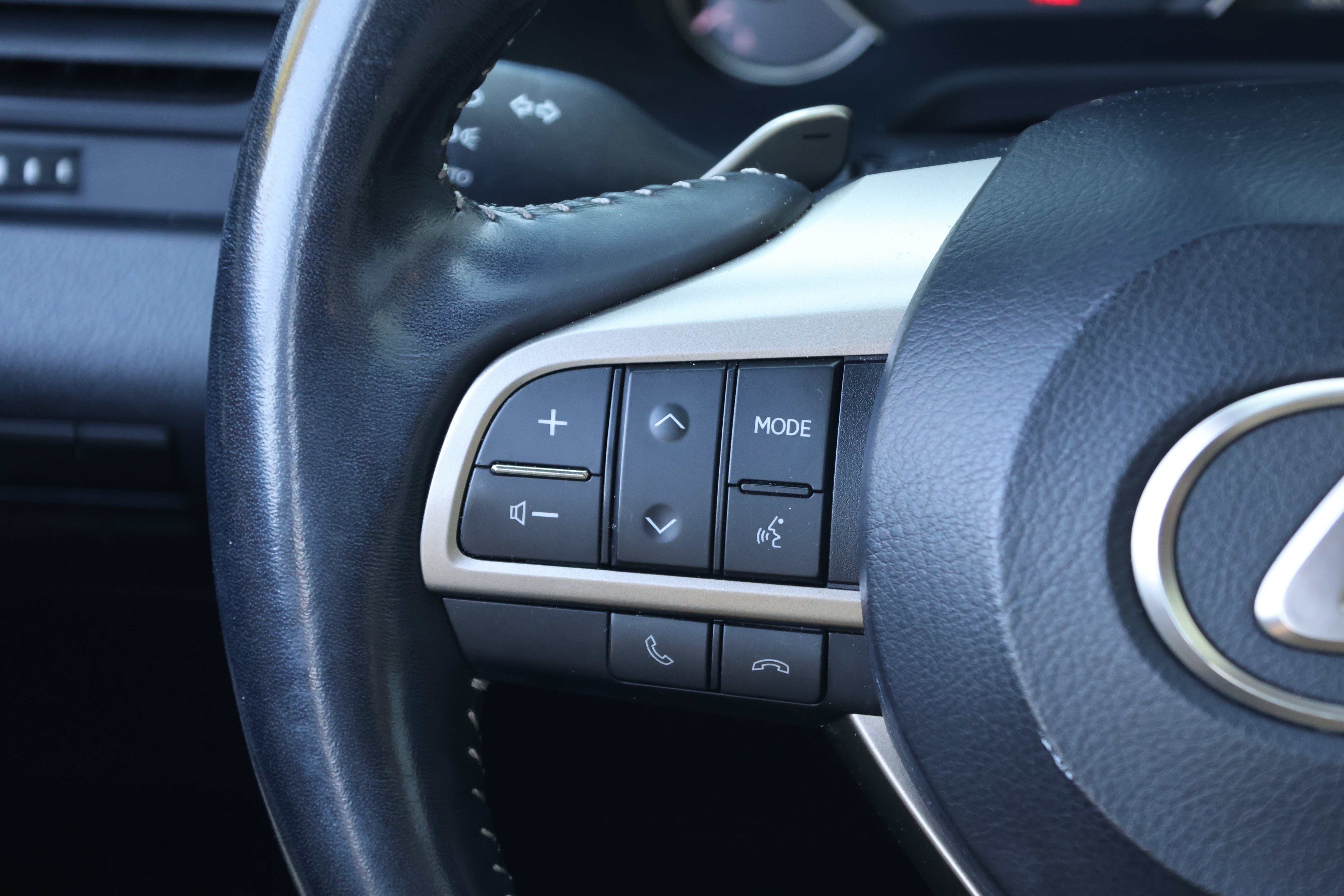Used 2021 Lexus RX 350L FWD w/ Premium Package image 18