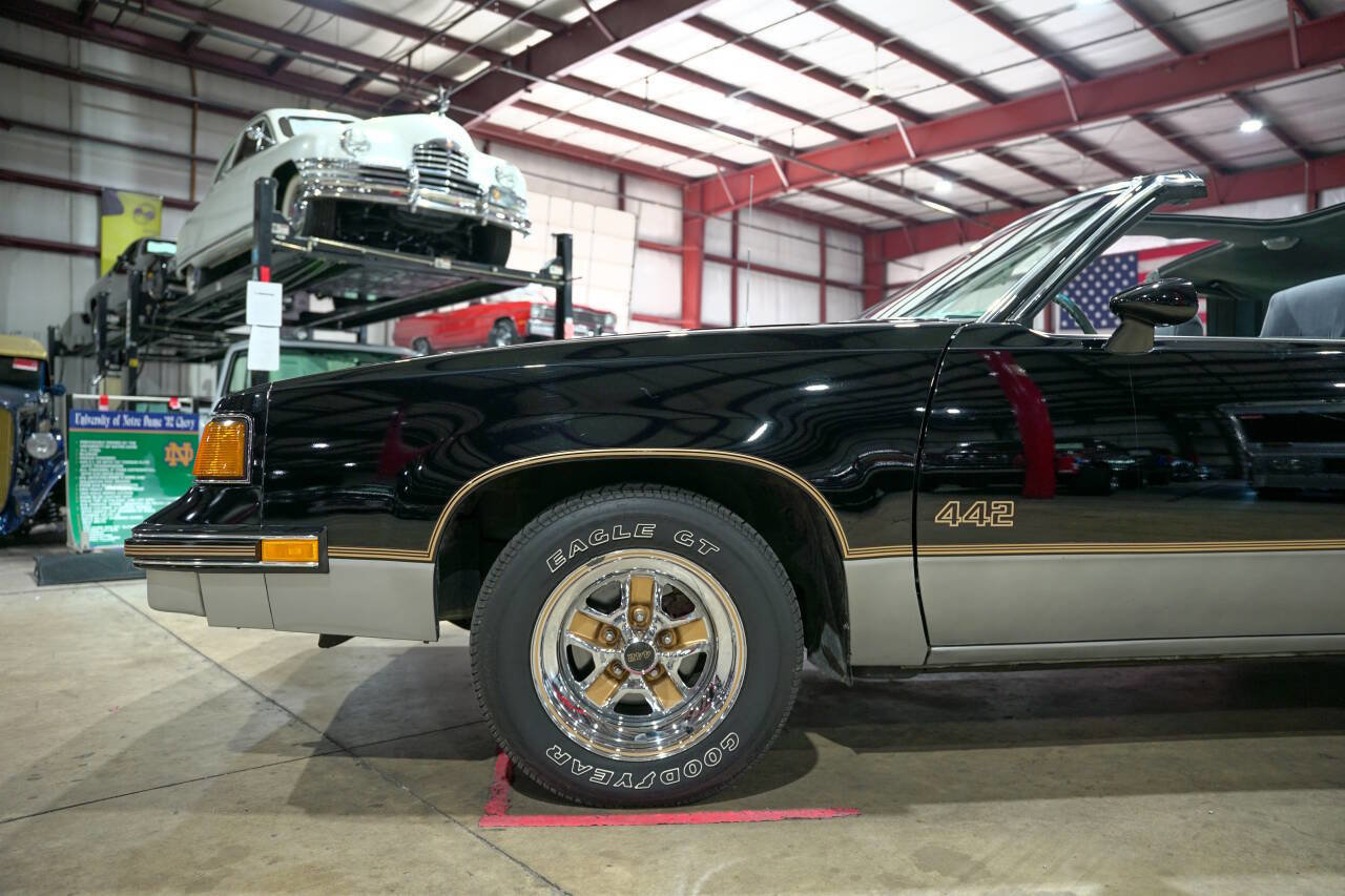 Used 1987 Oldsmobile Cutlass Supreme Salon image 3