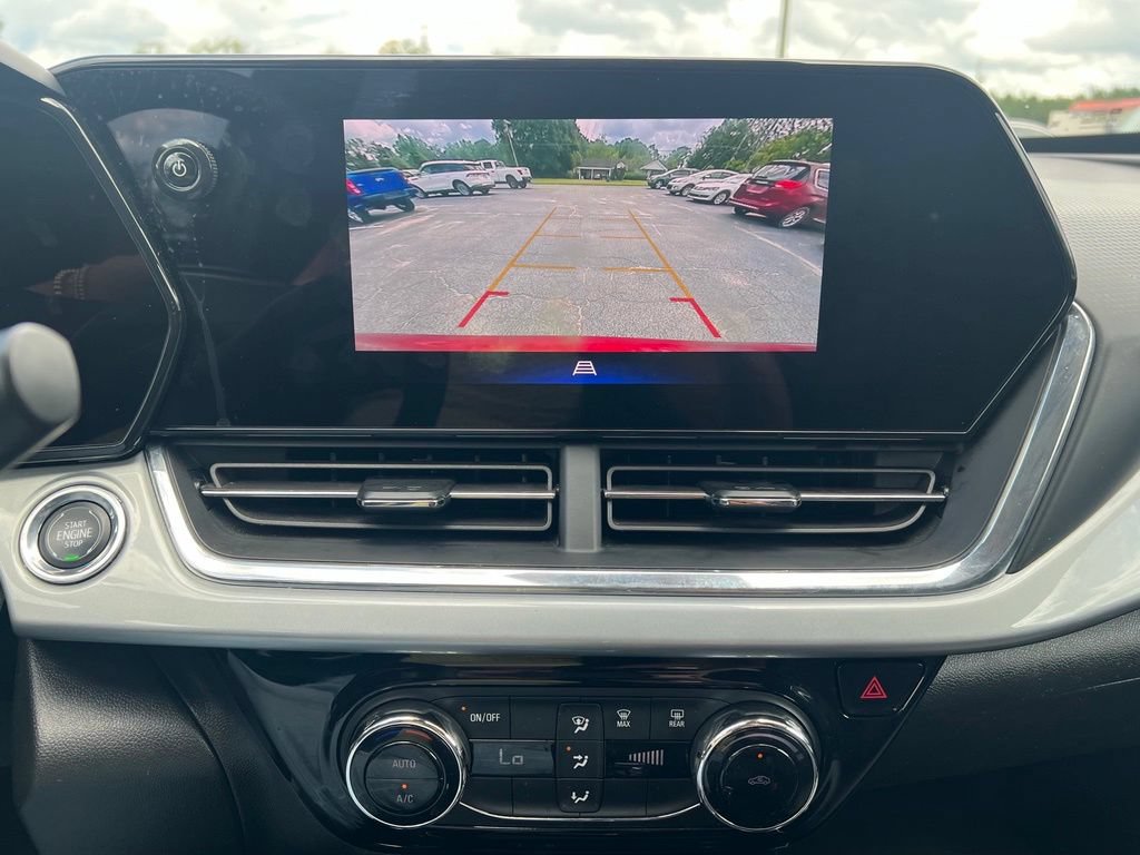 Used 2025 Chevrolet Trax LT FWD image 14