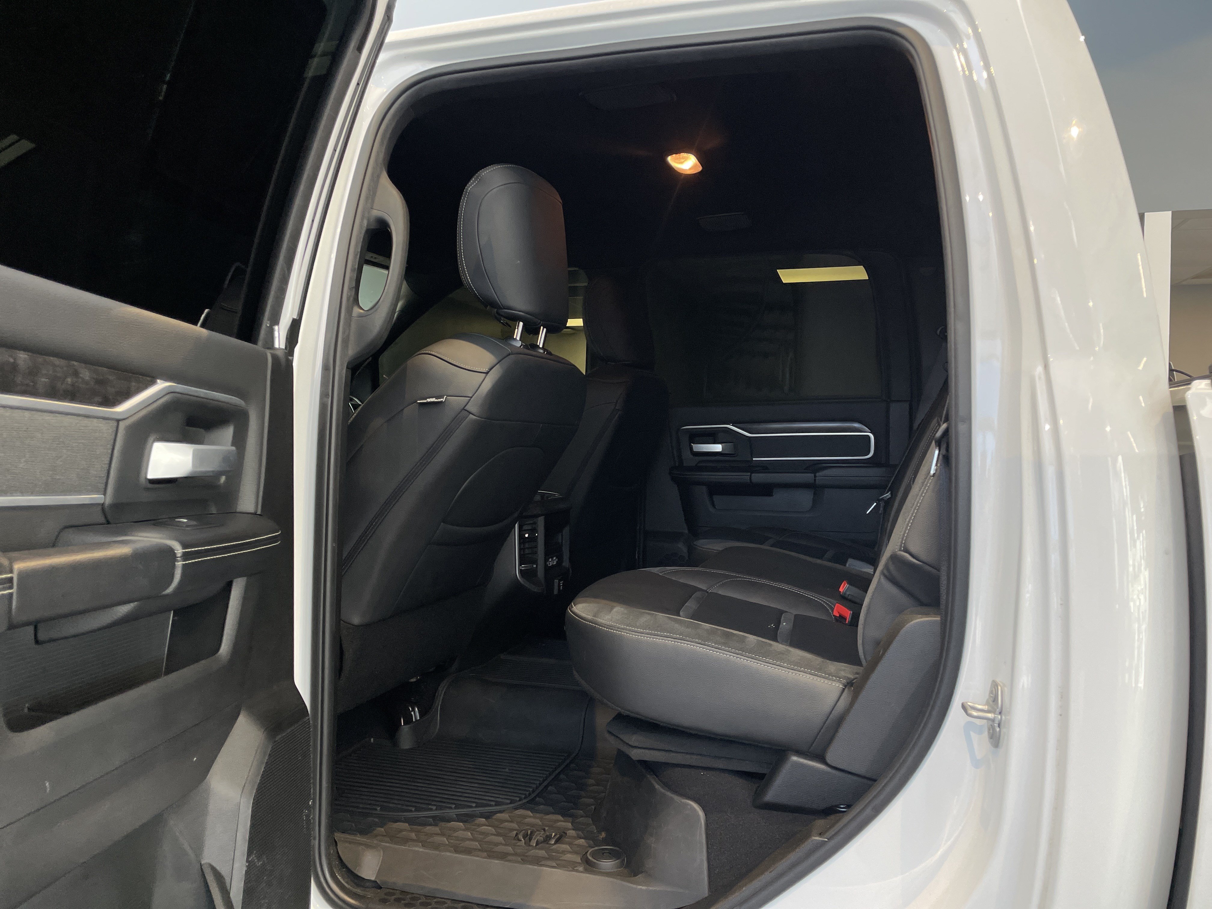 Used 2022 RAM 2500 Big Horn w/ Level C Equiment Group AWD/4WD image 36