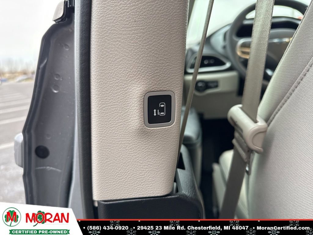 Used 2017 Chrysler Pacifica Touring Plus image 30