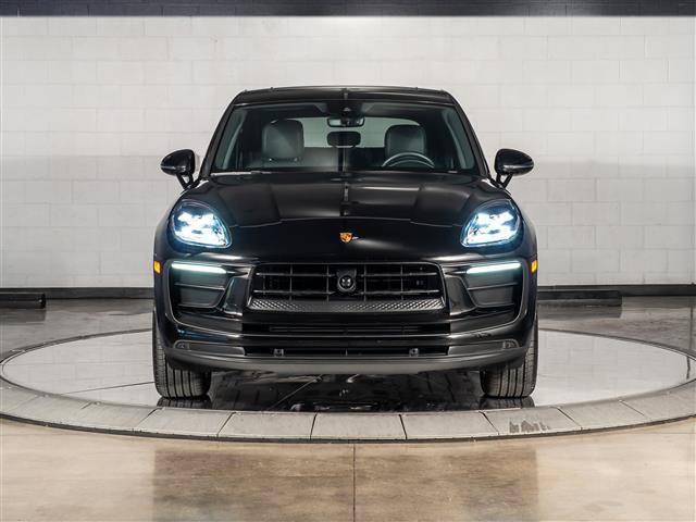 Certified 2026 Porsche Macan AWD/4WD image 6