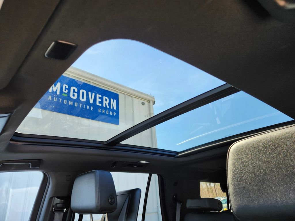 Used 2024 Chevrolet Tahoe Z71 w/ Luxury Package image 20