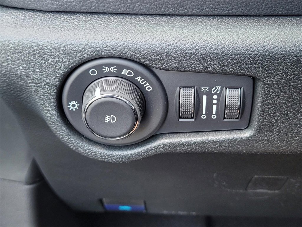 New 2025 Chrysler Pacifica Select image 32