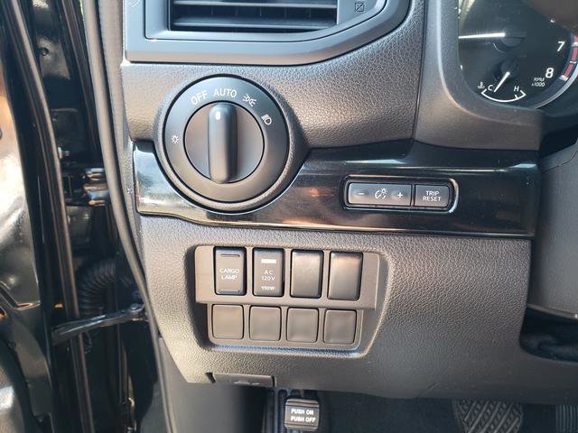 Certified 2024 Nissan Titan SV w/ SV Convenience Package image 18