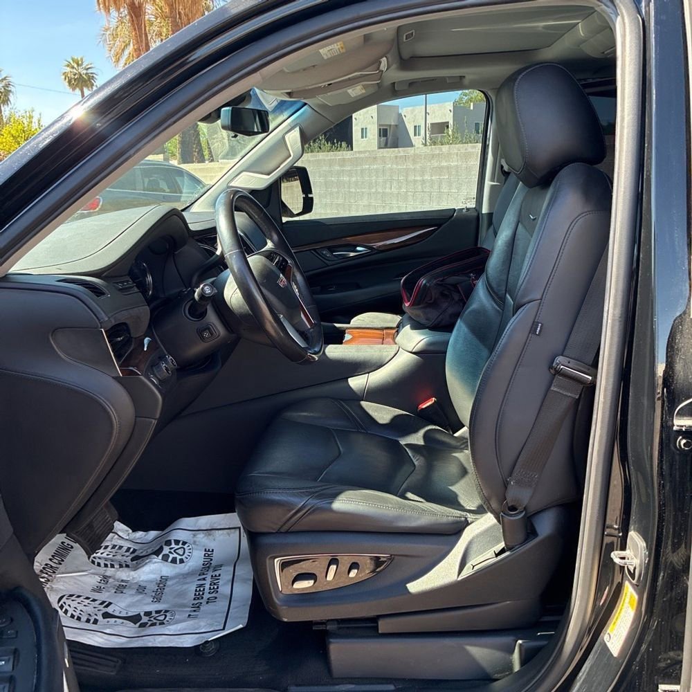 Used 2019 Cadillac Escalade ESV Premium Luxury image 5