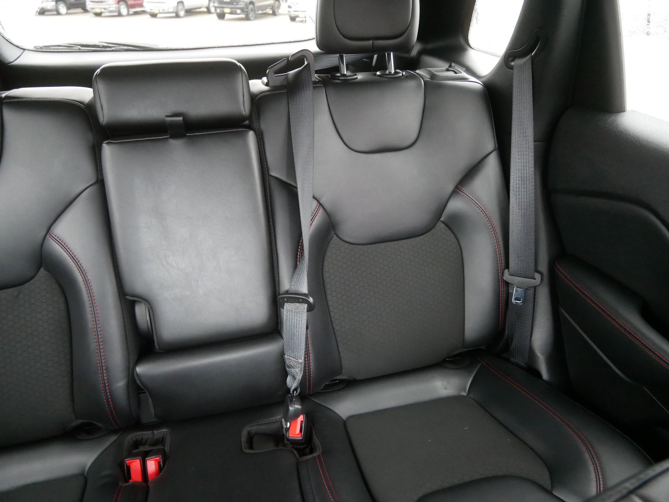 Used 2021 Jeep Cherokee Trailhawk image 14