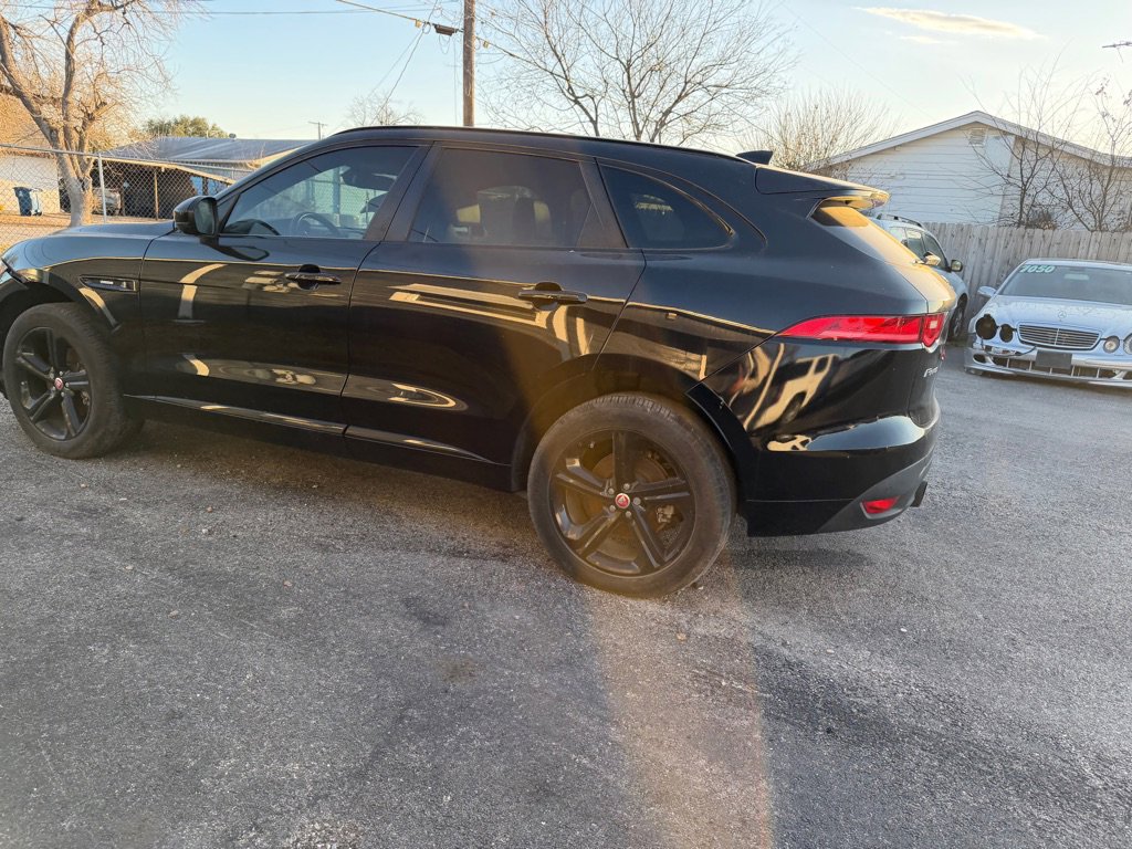 Used 2017 Jaguar F-PACE R-Sport image 23