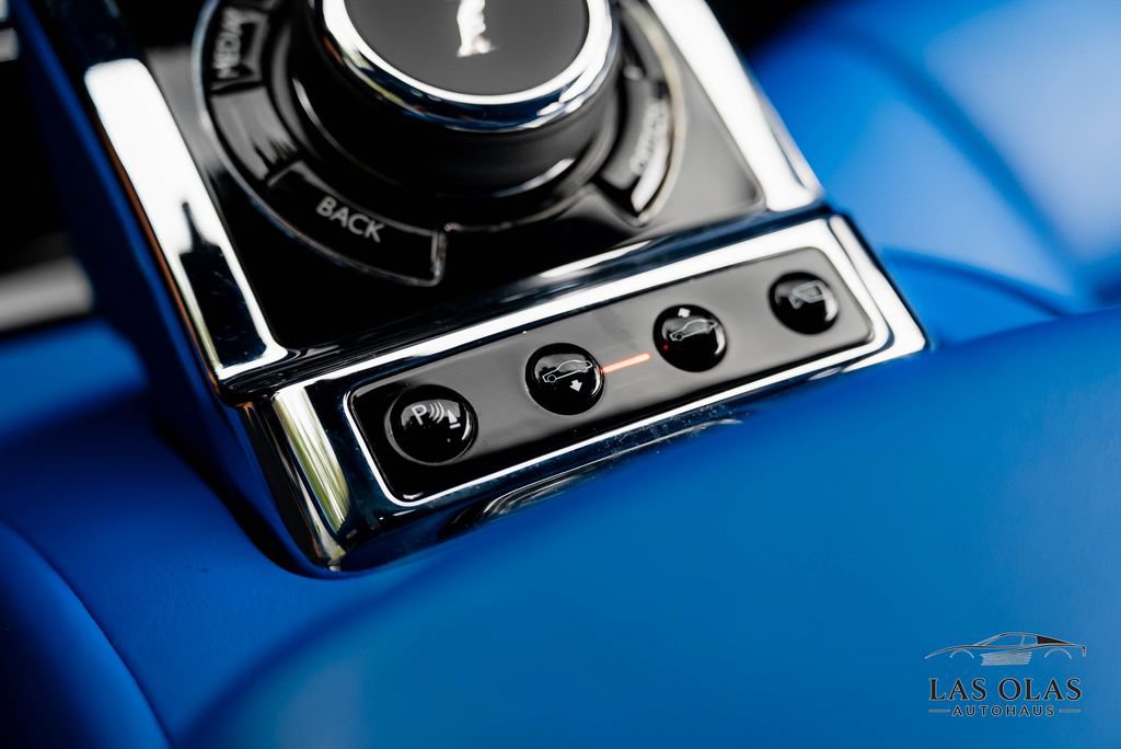 Used 2024 Rolls-Royce Phantom Sedan RWD image 46