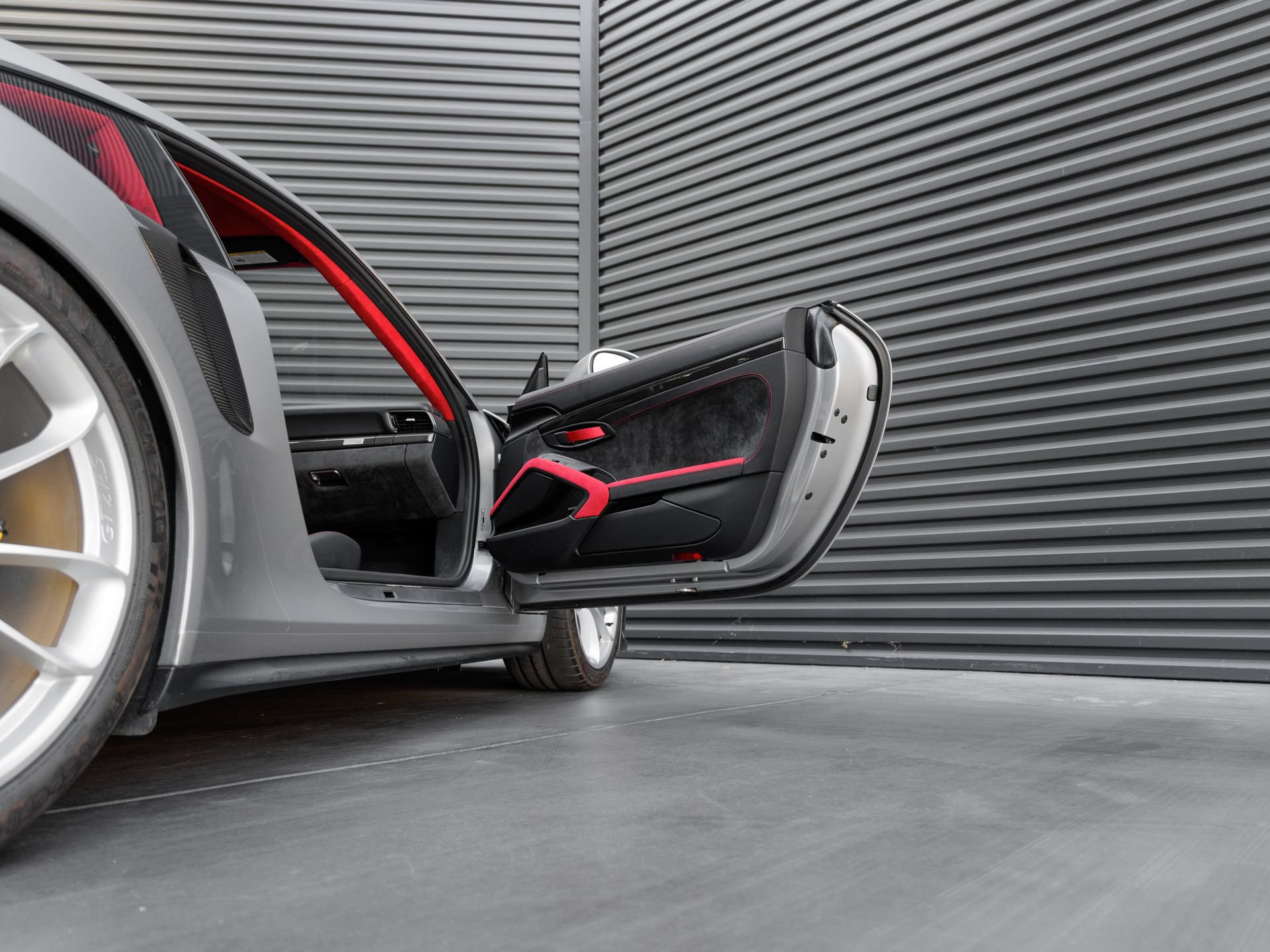 Certified 2018 Porsche 911 GT2 RS RWD image 38