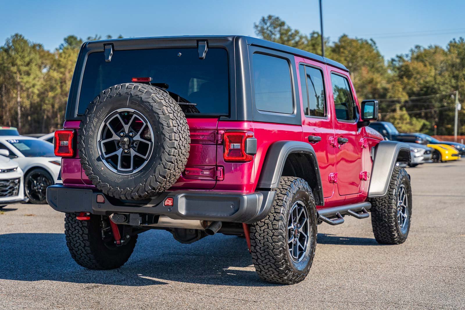 Used 2024 Jeep Wrangler Unlimited Rubicon w/ Technology Group image 7