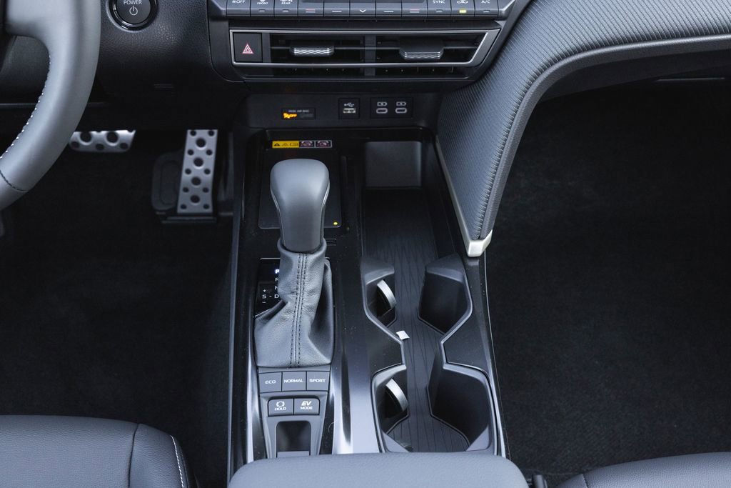New 2026 Toyota Camry Hybrid FWD image 13