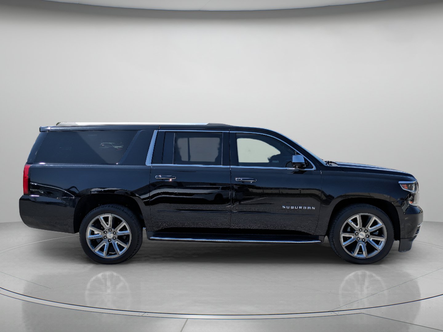 Used 2018 Chevrolet Suburban Premier AWD/4WD image 9
