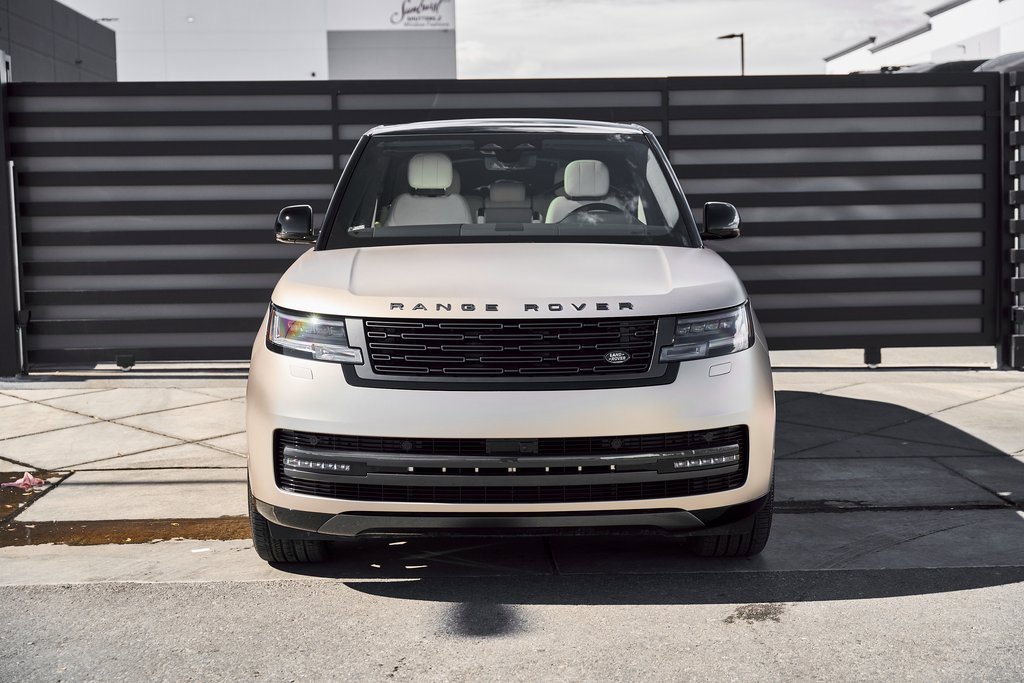 Used 2026 Land Rover Range Rover Long Wheelbase SE image 12