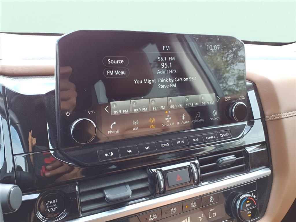 Used 2025 Nissan Pathfinder Platinum image 11