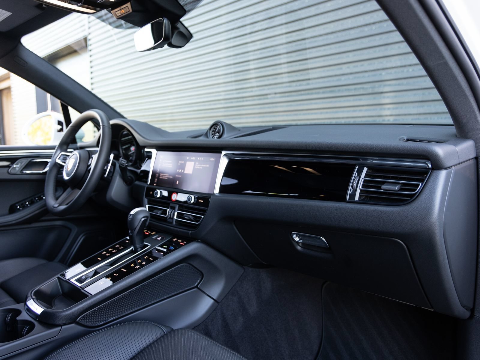 Certified 2026 Porsche Macan AWD/4WD image 35