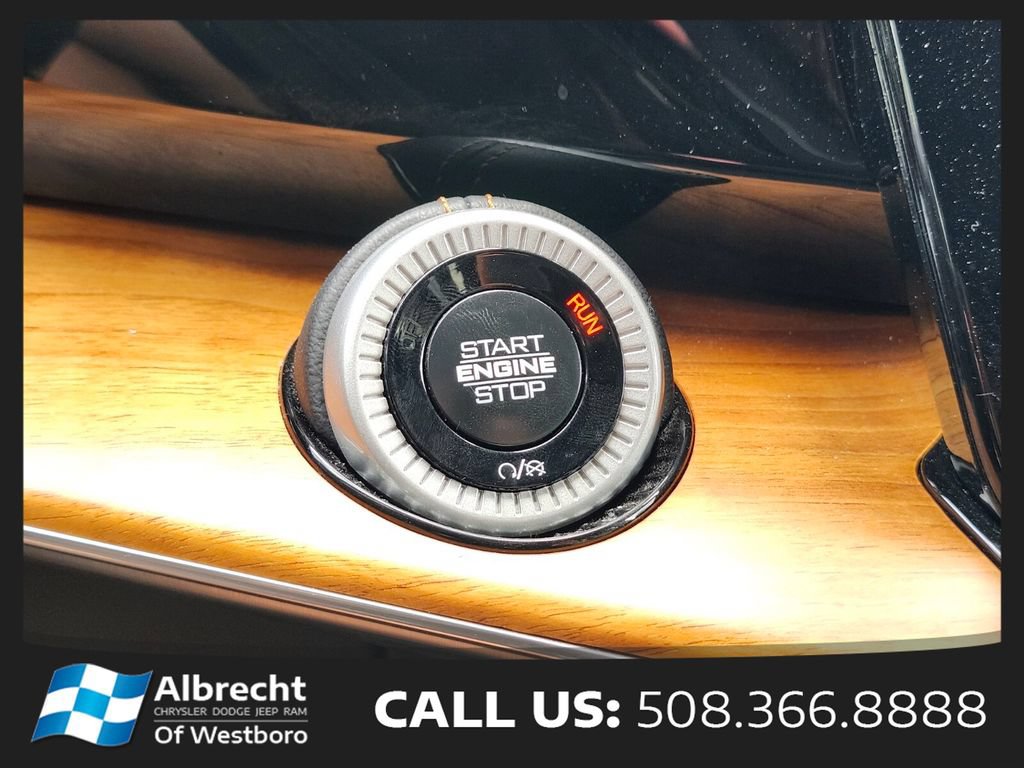 Used 2024 Jeep Grand Wagoneer L Series III AWD/4WD image 28