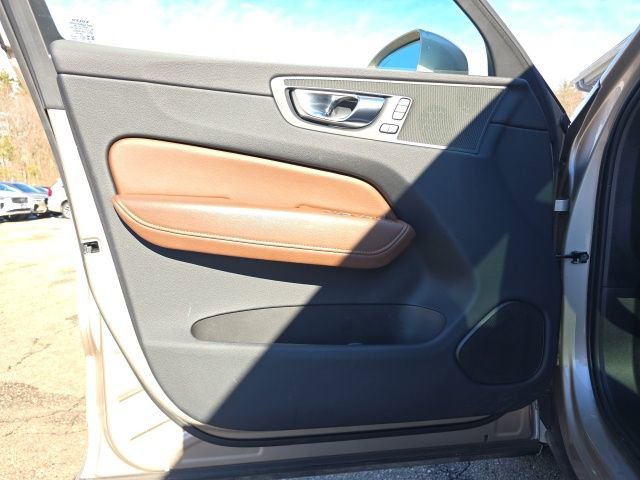 Certified 2023 Volvo XC60 B5 Plus w/ Climate Package image 25