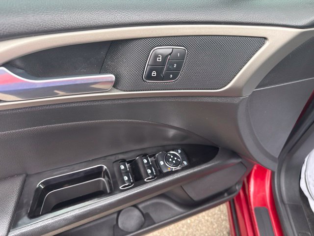 Used 2013 Ford Fusion SE FWD image 17