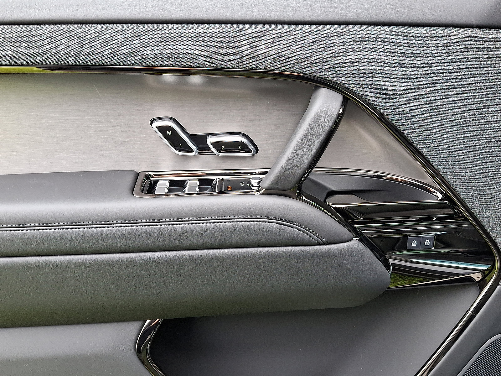 Certified 2025 Land Rover Range Rover Sport Dynamic SE image 4