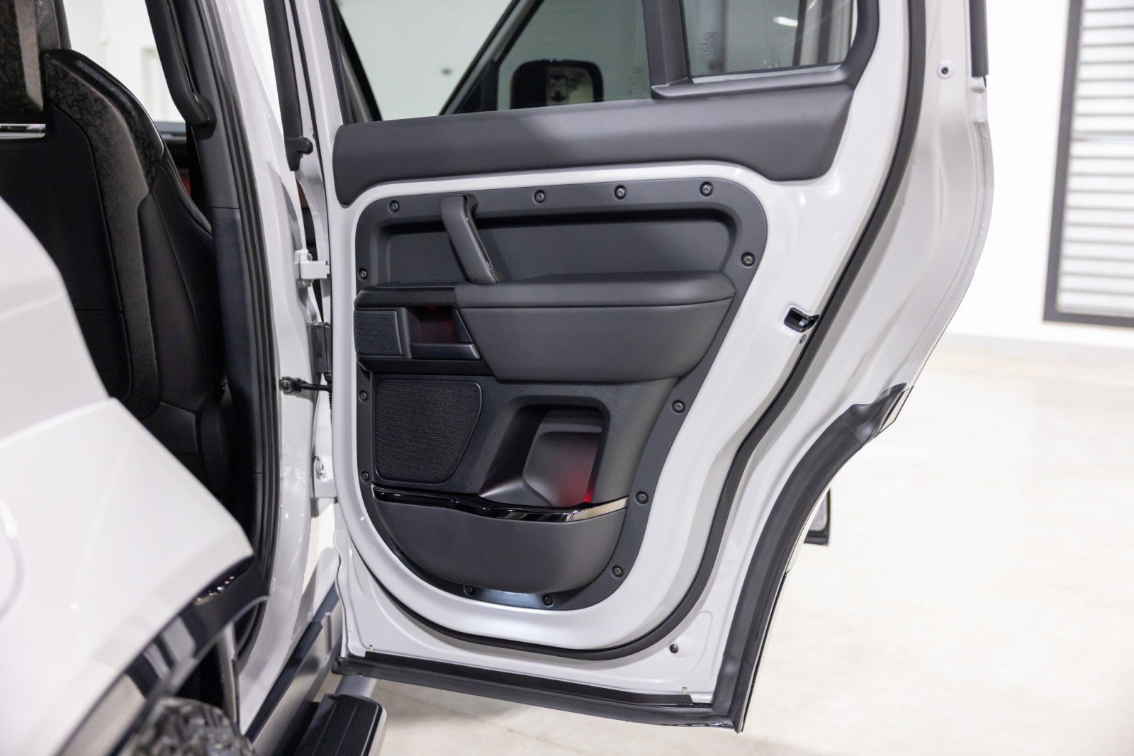 Used 2026 Land Rover Defender 110 OCTA image 31