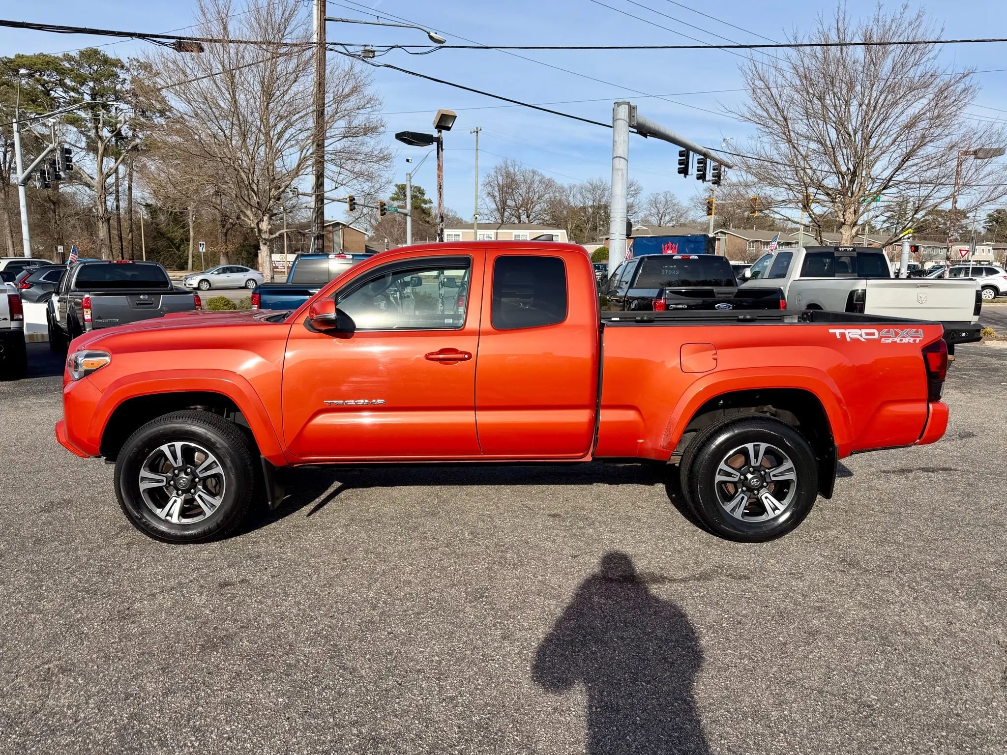 Used 2016 Toyota Tacoma TRD Sport w/ Towing Package AWD/4WD image 2