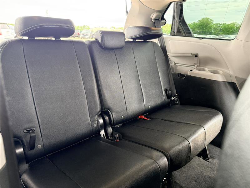 Used 2016 Toyota Sienna SE w/ SE Preferred Package FWD image 19
