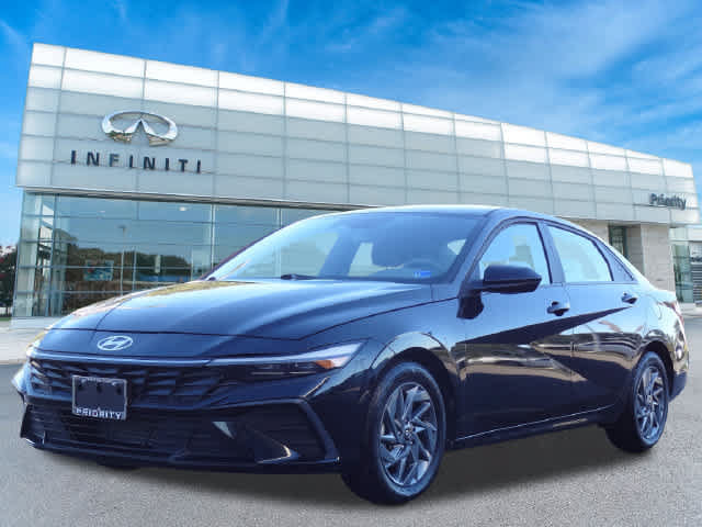 Used 2024 Hyundai Elantra SEL FWD image 1