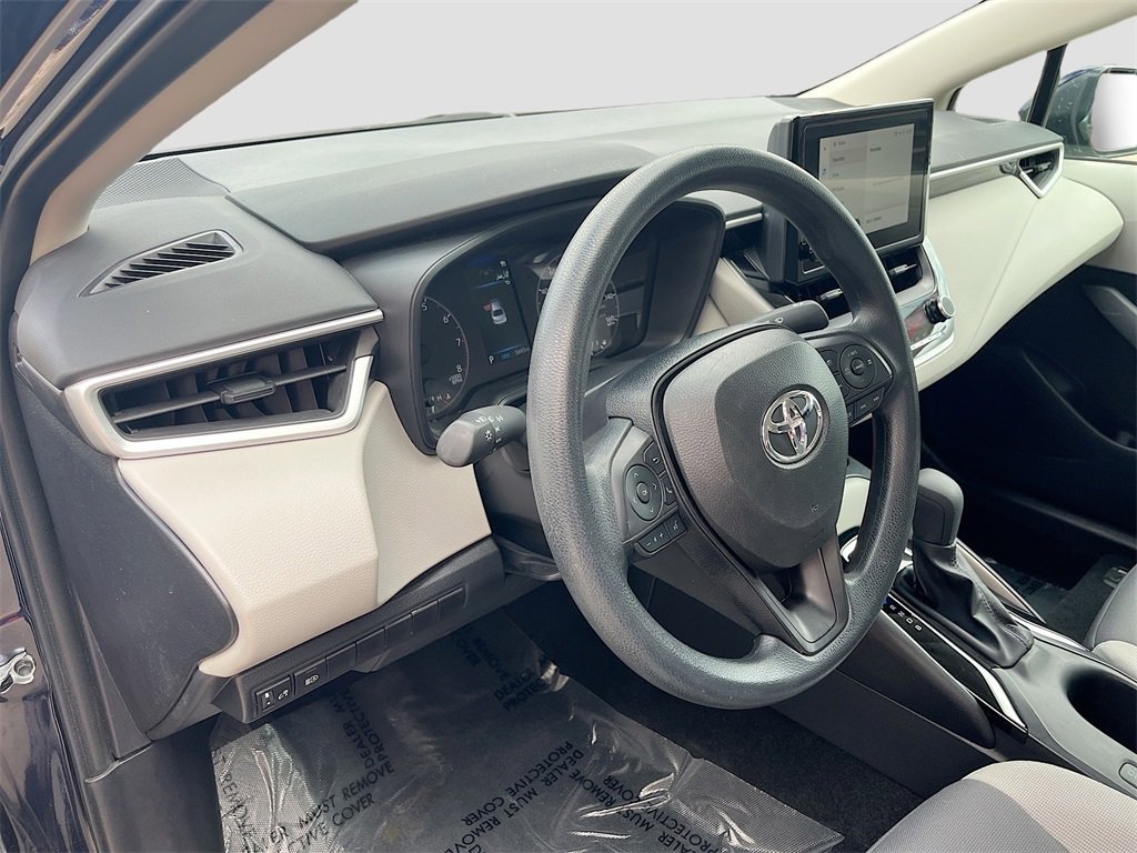 Used 2025 Toyota Corolla LE image 9