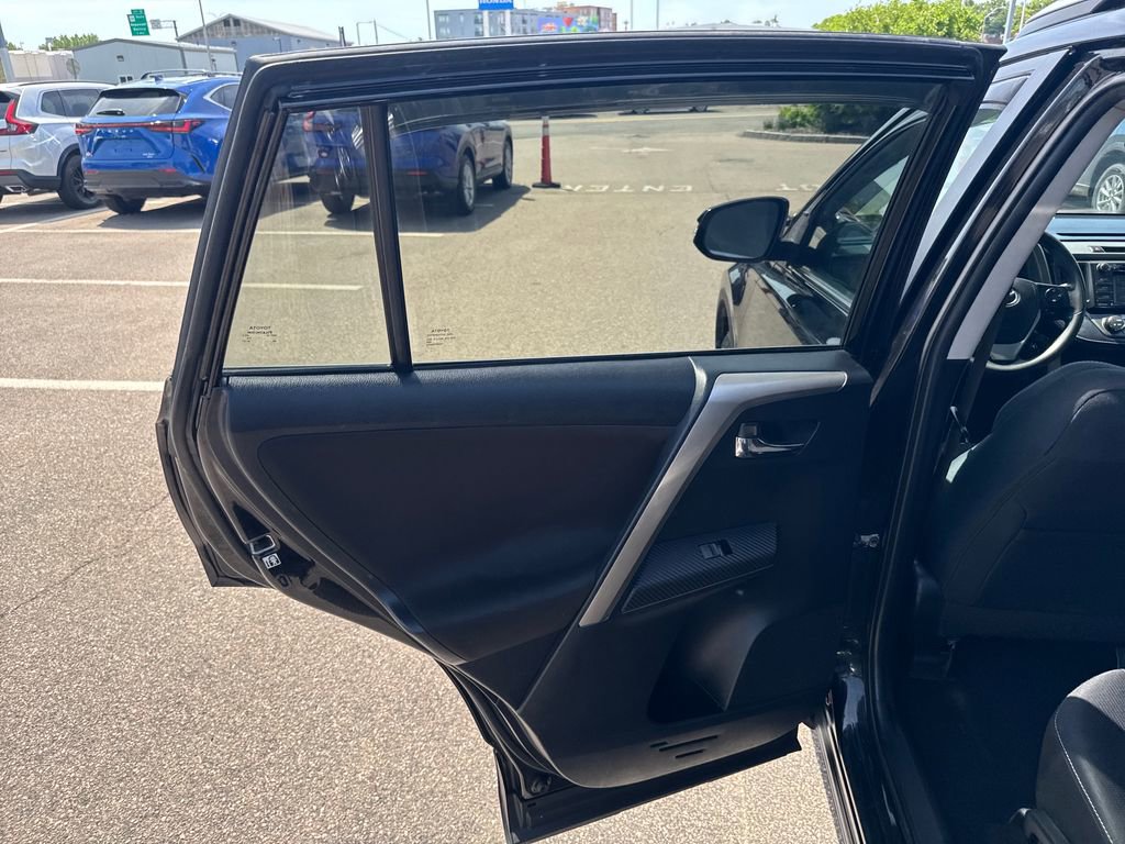 Used 2015 Toyota RAV4 XLE AWD/4WD image 40