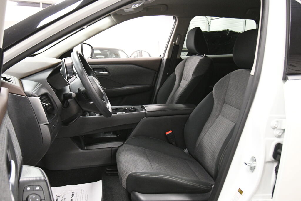 Used 2021 Nissan Rogue SV image 10