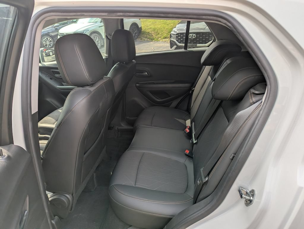 Used 2022 Chevrolet Trax LT w/ LT Convenience Package AWD/4WD image 9