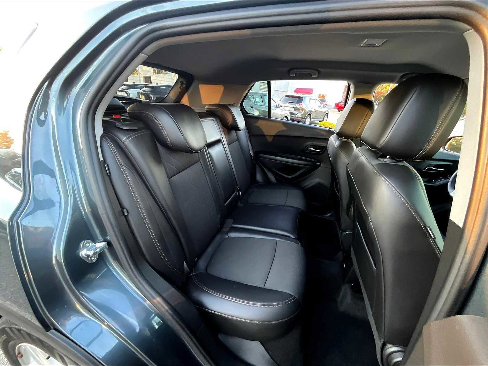 Used 2022 Chevrolet Trax LT w/ Driver Confidence Package image 16