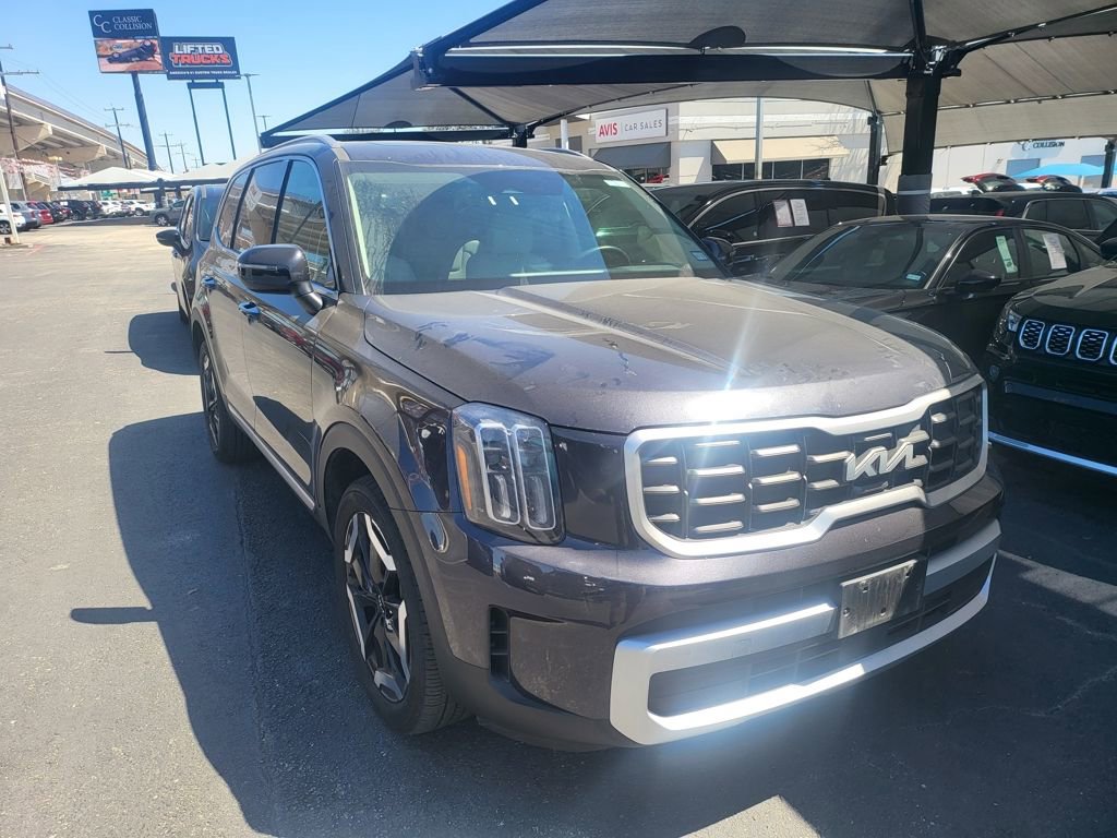 Used 2025 Kia Telluride S image 3