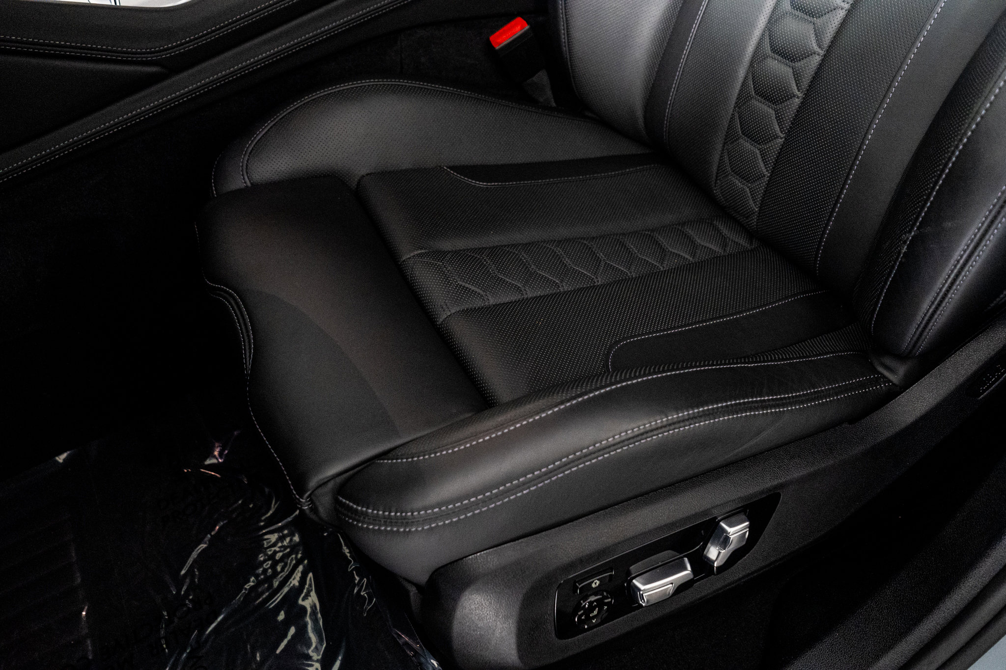 Used 2025 BMW X6 M Competition w/ Executive Package image 27