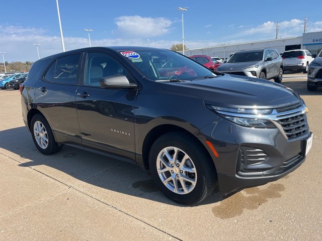 Used 2022 Chevrolet Equinox LS w/ LS Convenience Package image 1