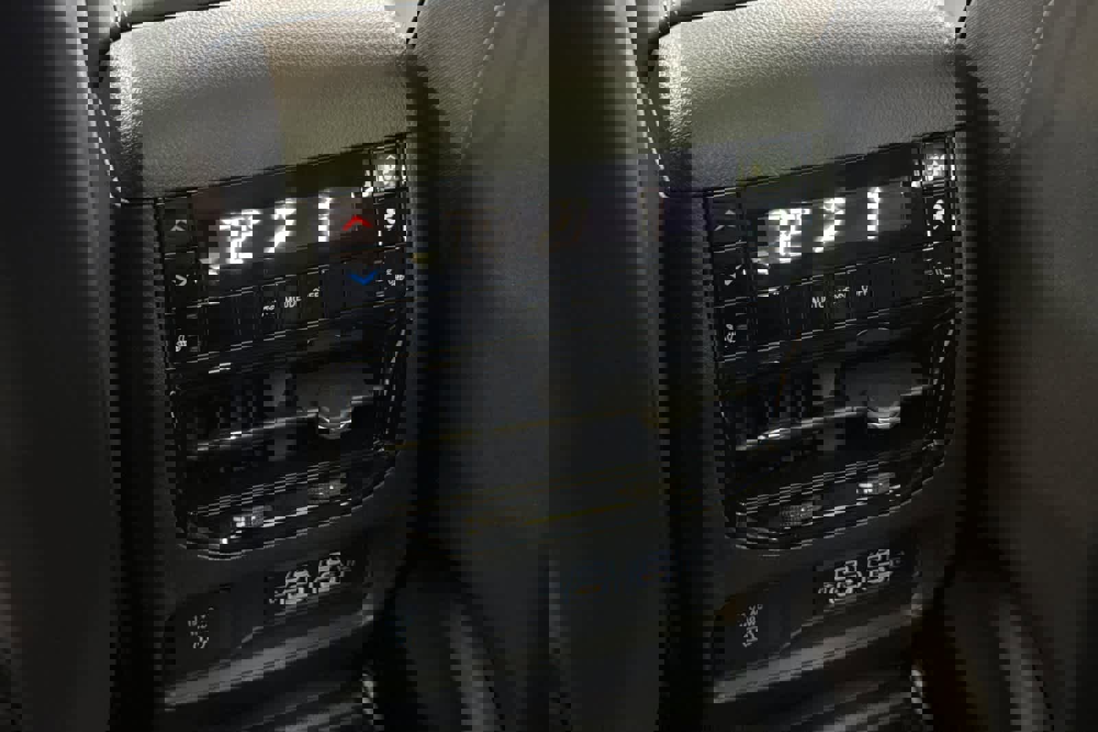 New 2025 Jeep Grand Cherokee L Limited w/ Black Appearance Package image 15