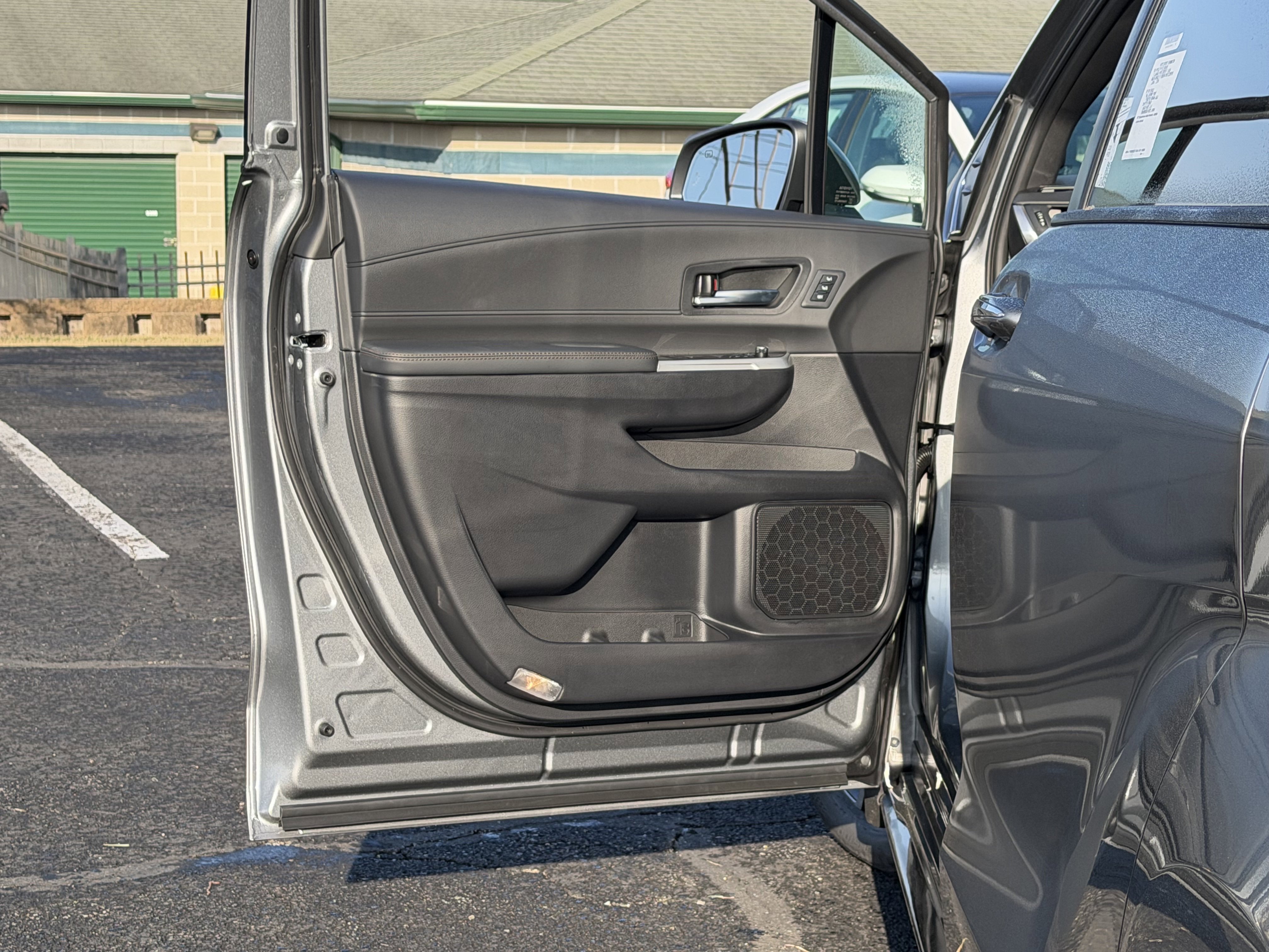 Used 2026 Toyota Sienna Platinum image 16