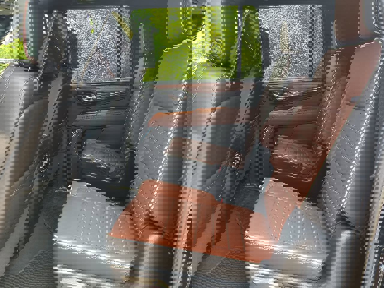 Used 2023 GMC Yukon XL Denali Ultimate image 12