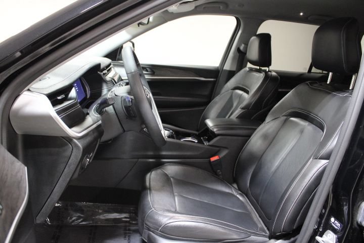 Used 2023 Jeep Grand Cherokee Limited AWD/4WD image 17