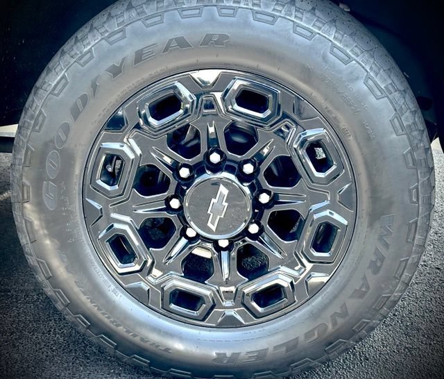 Used 2024 Chevrolet Silverado 3500 High Country w/ Technology Package AWD/4WD image 13
