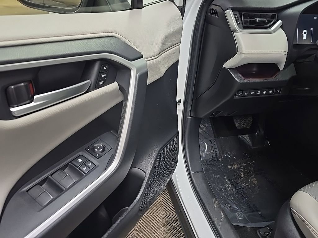 Used 2024 Toyota RAV4 Limited w/ Advanced Technology Package image 28