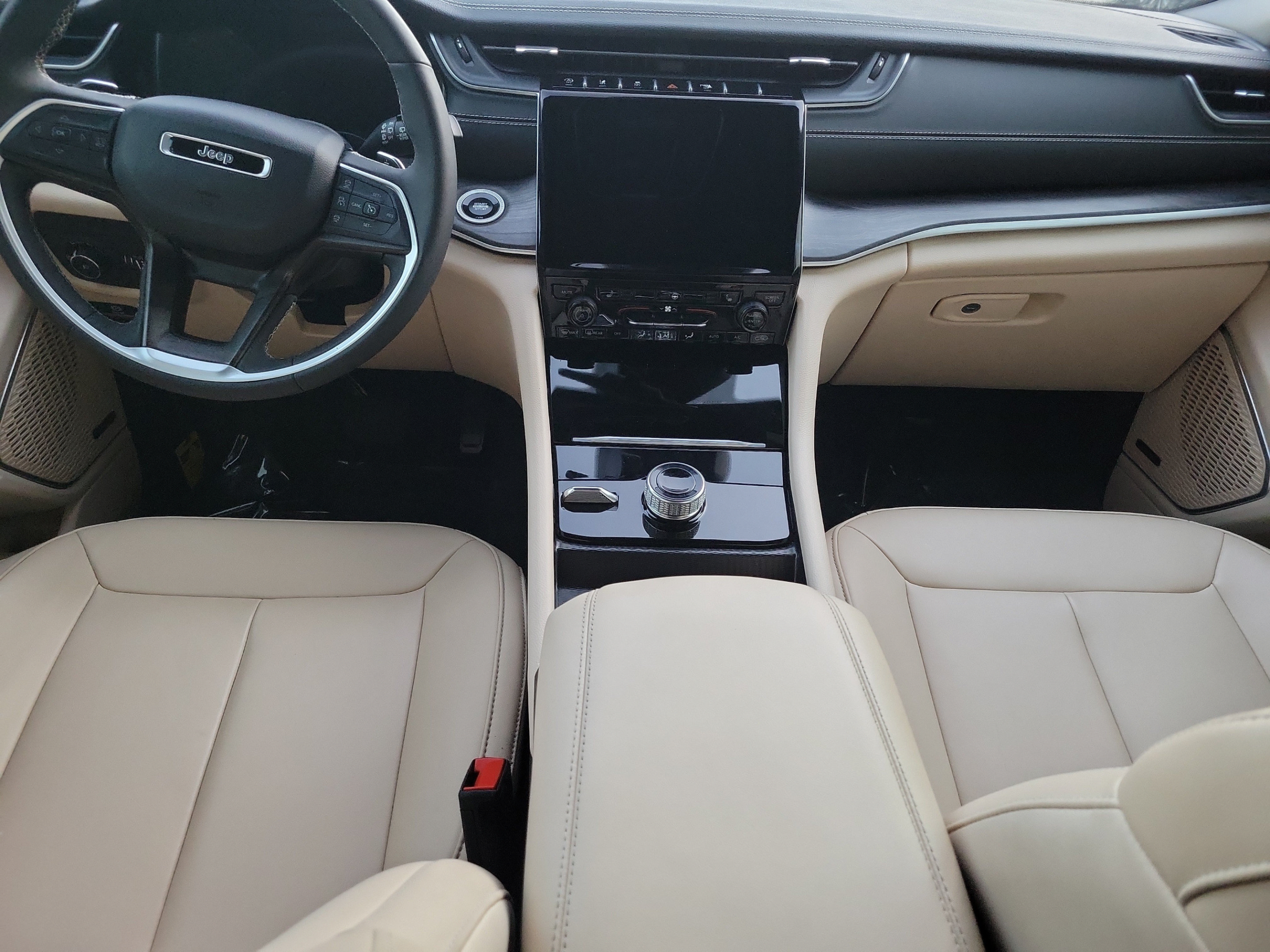 Certified 2025 Jeep Grand Cherokee L Limited w/ Black Appearance Package AWD/4WD image 9