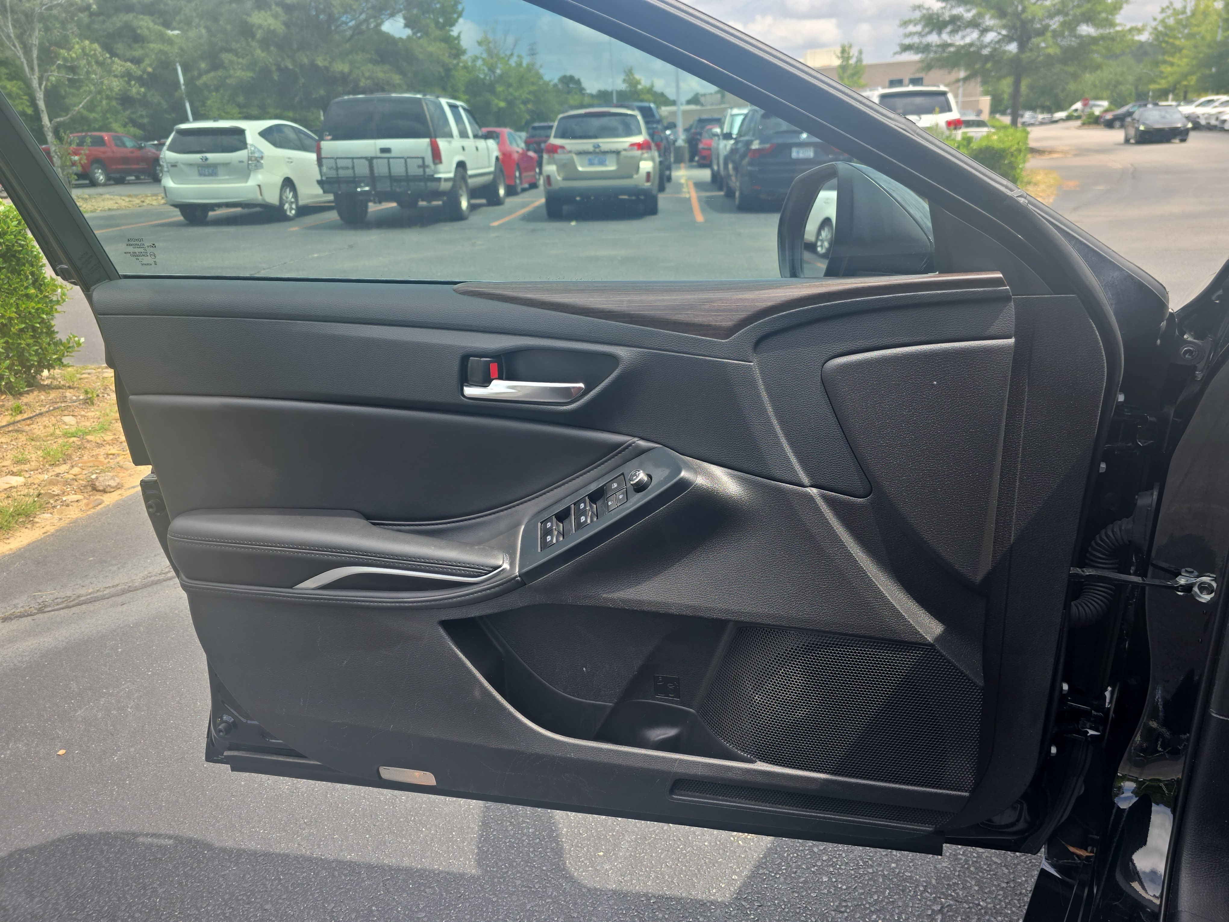 Used 2022 Toyota Avalon XLE w/ Moonroof Package FWD image 26
